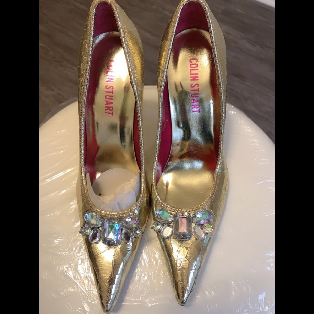 Colin Stuart Gold pump with design on top (Not included in Discount offer